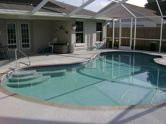 SCREENED POOL