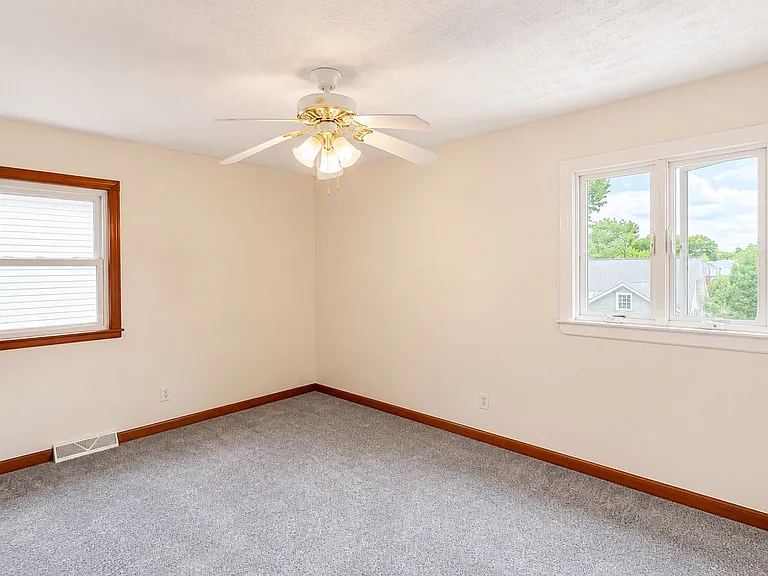 124 Kelvin Ave #2 — Photo 17