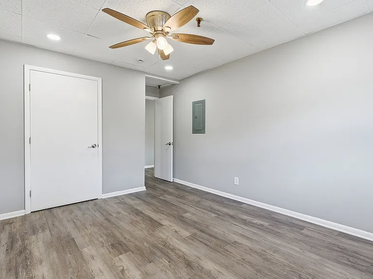 1725 Henry Ave #101 — Photo 10