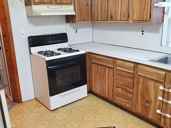 3rd image of 26 Woodland Ave #12
