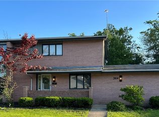 364 Point Bluff Dr, Decatur, IL 62521