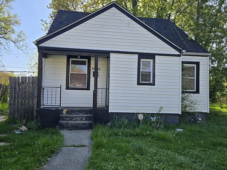 19348 Lamont St — Photo 1