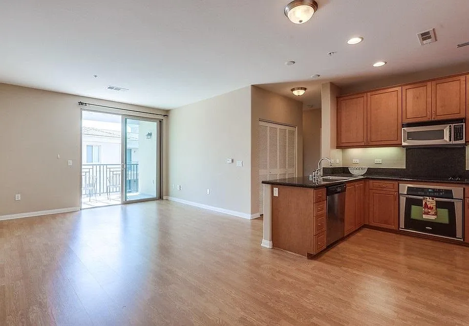 3877 Pell Pl #423