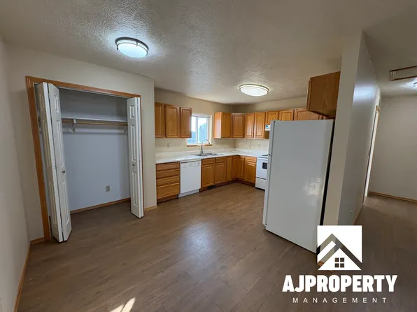 925 S Newcomb Ave APT 14, Sioux Falls, SD 57106