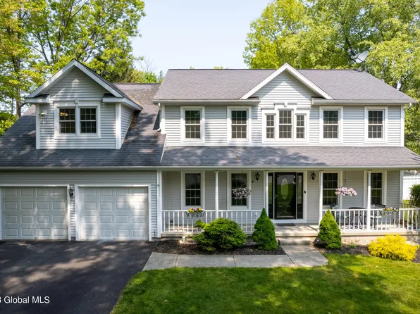 4 Bristol Ct, Clifton Park, NY 12065