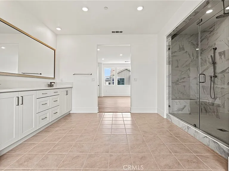 402 Shrike — Photo 30