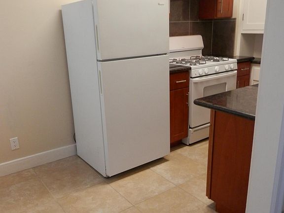 3rd image of 1060 Powell St #12-2
