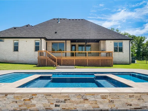 303 NE Healing Springs St, Bentonville, AR 72712