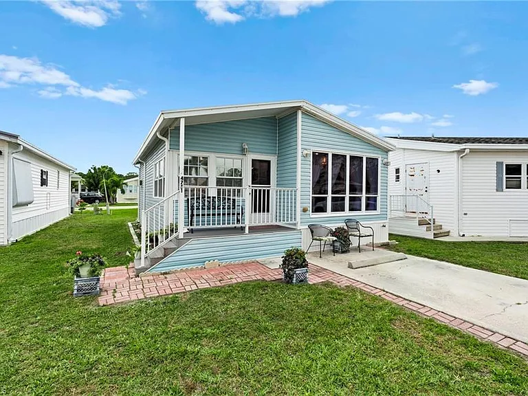 4751 Lafayette Ln W — Photo 1