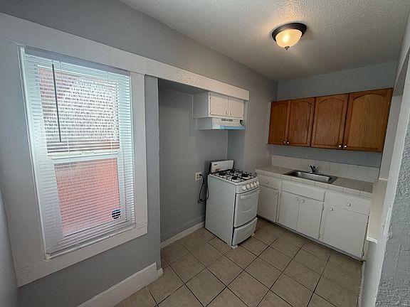 5th image of 1130 Raymond Ave #10