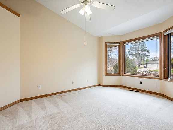 4th image of 8 Monikie Cir