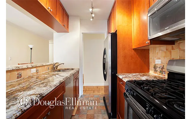 Rented by Douglas Elliman | media 25
