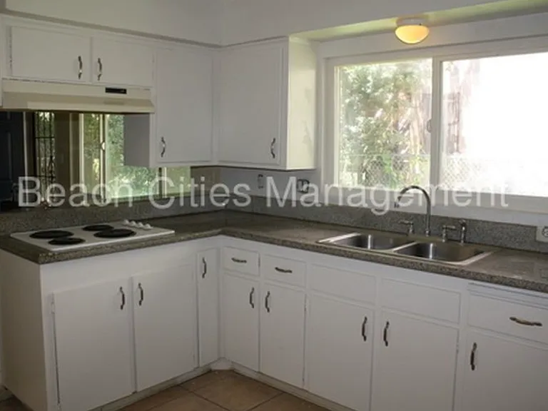 2169 Pine Ave #2 — Photo 4