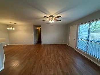3 bed, 1176 sqft, $1,295 — Photo 2