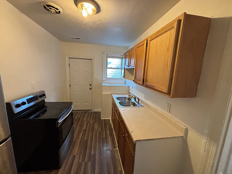 1210 Stewart St #2 — Photo 8