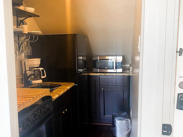 2477 Royal St #B — Photo 9