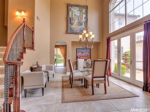 3rd image of 600 Calabria Ct