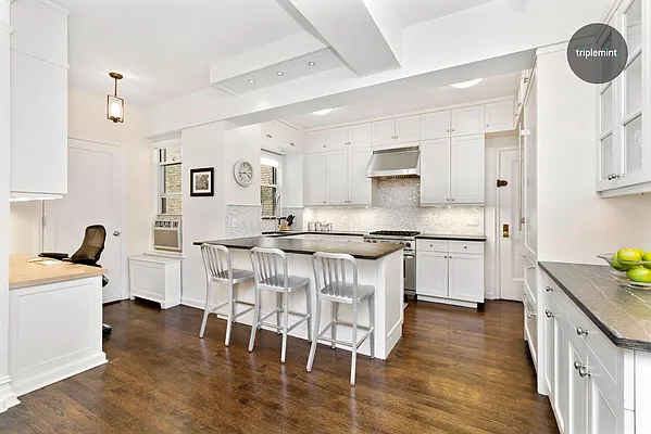 Sold by Triplemint | media 3
