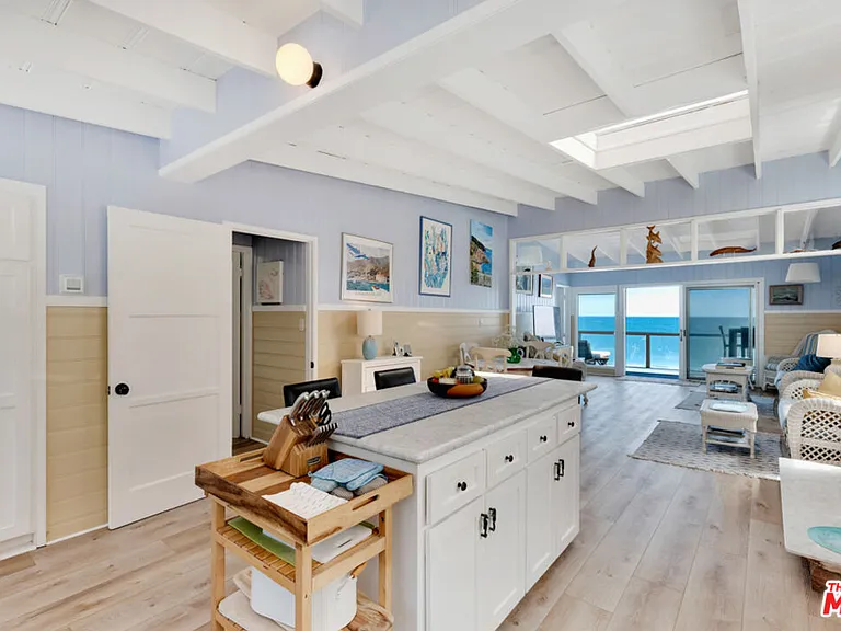 24528 Malibu Rd — Photo 25