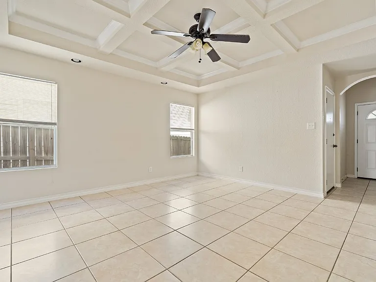 4915 Appleseed Ct — Photo 7