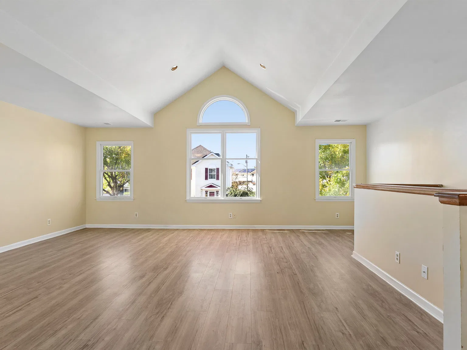 3 bed, 2.0 bath, 1200 sqft, $2,700 — Photo 3