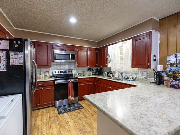 5th image of 306 Hickory St