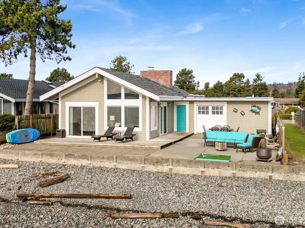 5425 Tsawwassen Loop, Blaine, WA 98230