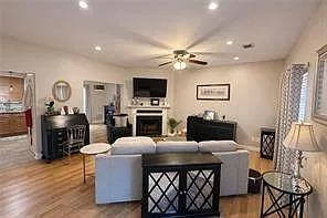 2 bed, 2.5 bath, 1160 sqft, $2,250 — Photo 4