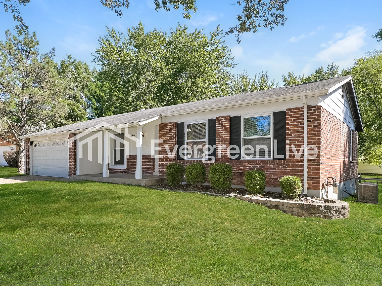 3 bed, 2.0 bath, 1294 sqft, $1,445 — Photo 2