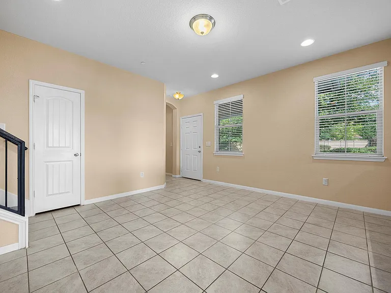 2880 Donnell Dr #101 — Photo 5