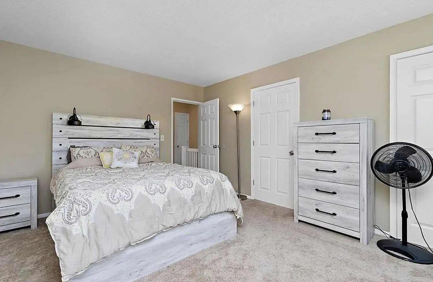 2 bed, 1.5 bath, 1024 sqft, $1,400 — Photo 2