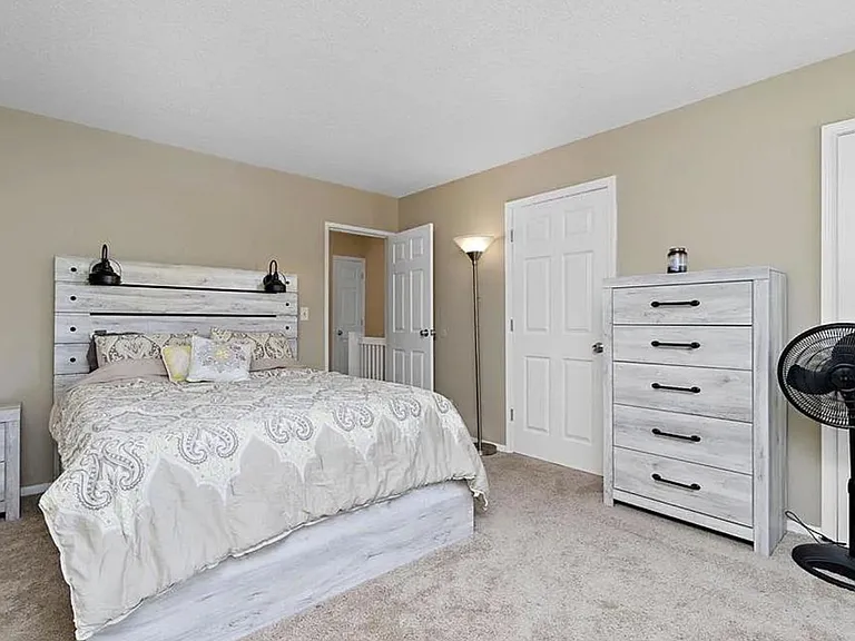 6910 NW Chapel Woods Ln — Photo 2