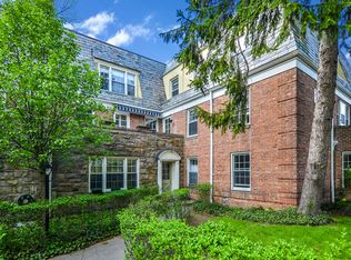 84 Pinewood Rd APT 1F, Hartsdale, NY 10530