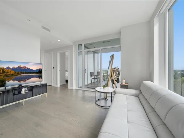 7418 Paulson St #2207, Vancouver, BC V6P 0K2