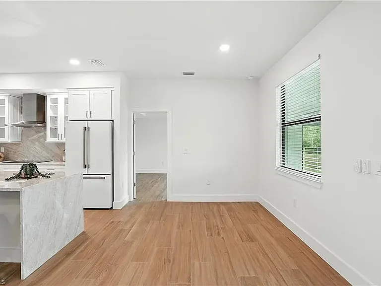 2216 SW 4th Ave — Photo 6