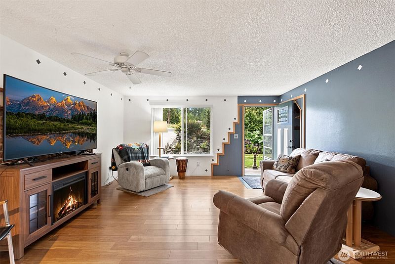 3rd image of 7128 171st Avenue SE