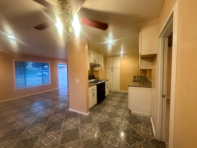 5361 San Bernardino St — Photo 10
