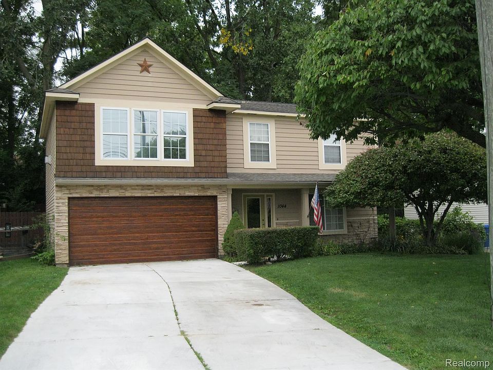 1st image of 1044 Parkway Dr