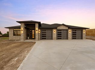 1529 Cedar Point Pl, Salina, KS 67401