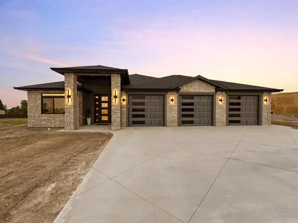 1529 Cedar Point Pl, Salina, KS 67401