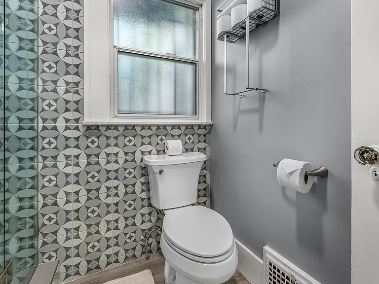 2421 Hilgard Ave #2421 — Photo 12