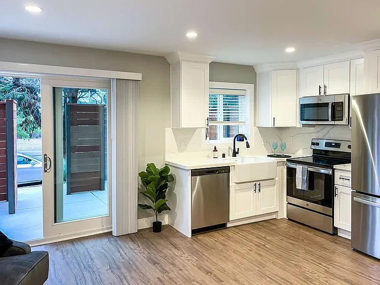 Skylark Apartments — Photo 21