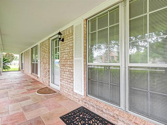 3rd image of 830 Oyster Creek Dr