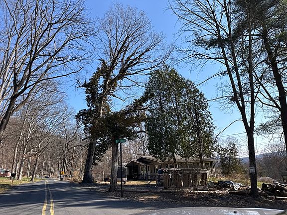 4th image of 150 Green Briar Rd