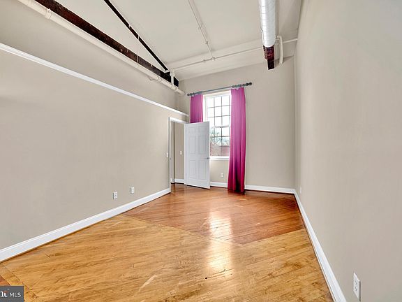 5th image of 541 Washington Ave APT 402