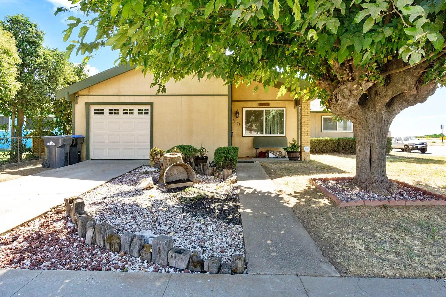 27120 Stanford Ave photo 1