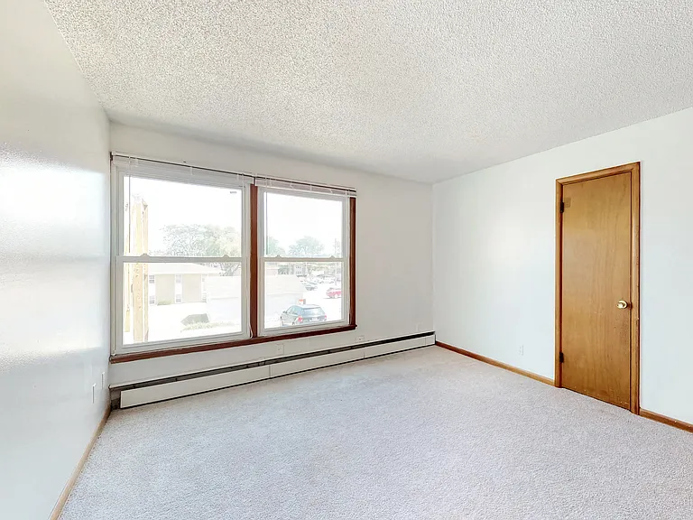 Plaza Manor — Photo 28