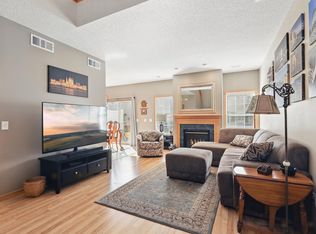 1511 Yorkshire Ln, Shakopee, MN 55379