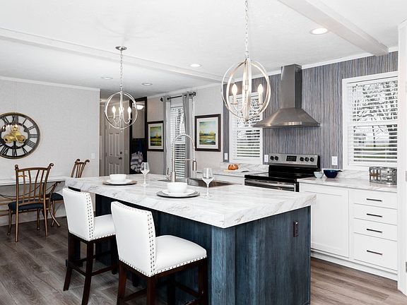 2nd image of 21 Pine Ave #21