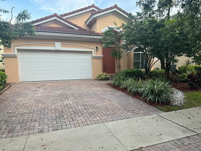 759 Gazetta Way — Photo 6